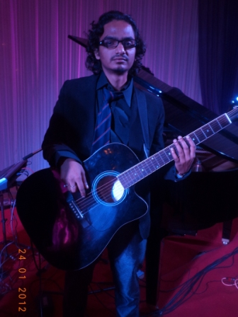 male guitar players surat