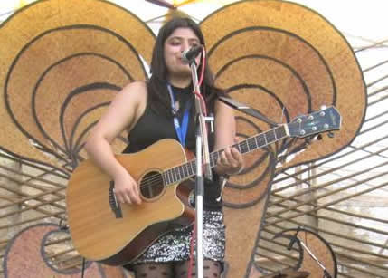 female guitar players surat