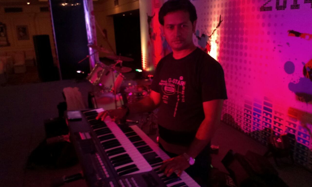 male keyboard player surat