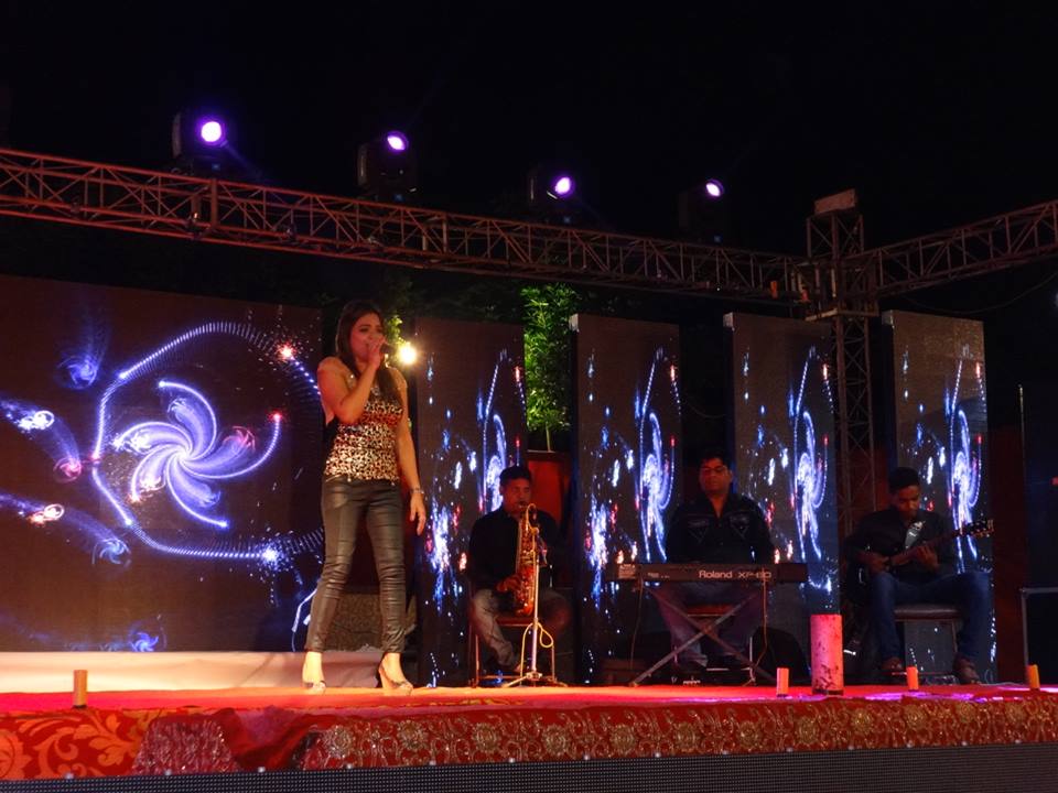 best live band with girl surat