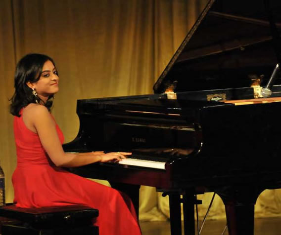 female piano player surat