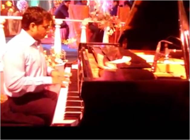 male piano player surat