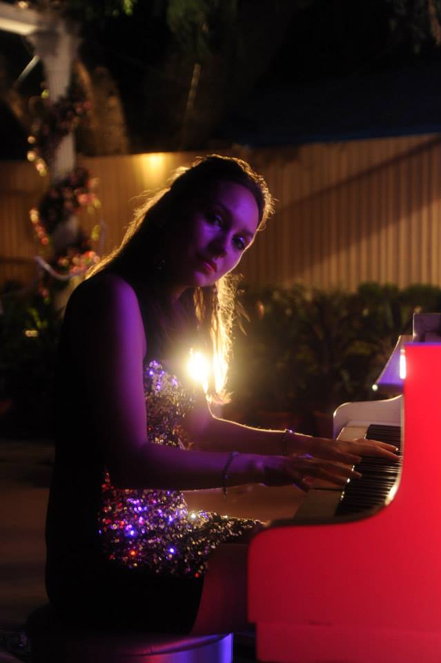 piano player surat