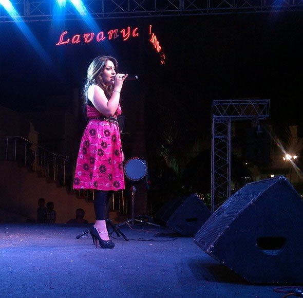 female singer surat